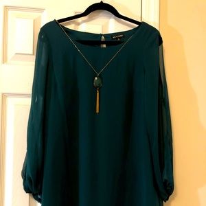 As U wish Dress shirt from Belk with attached necklace Emerald green size small